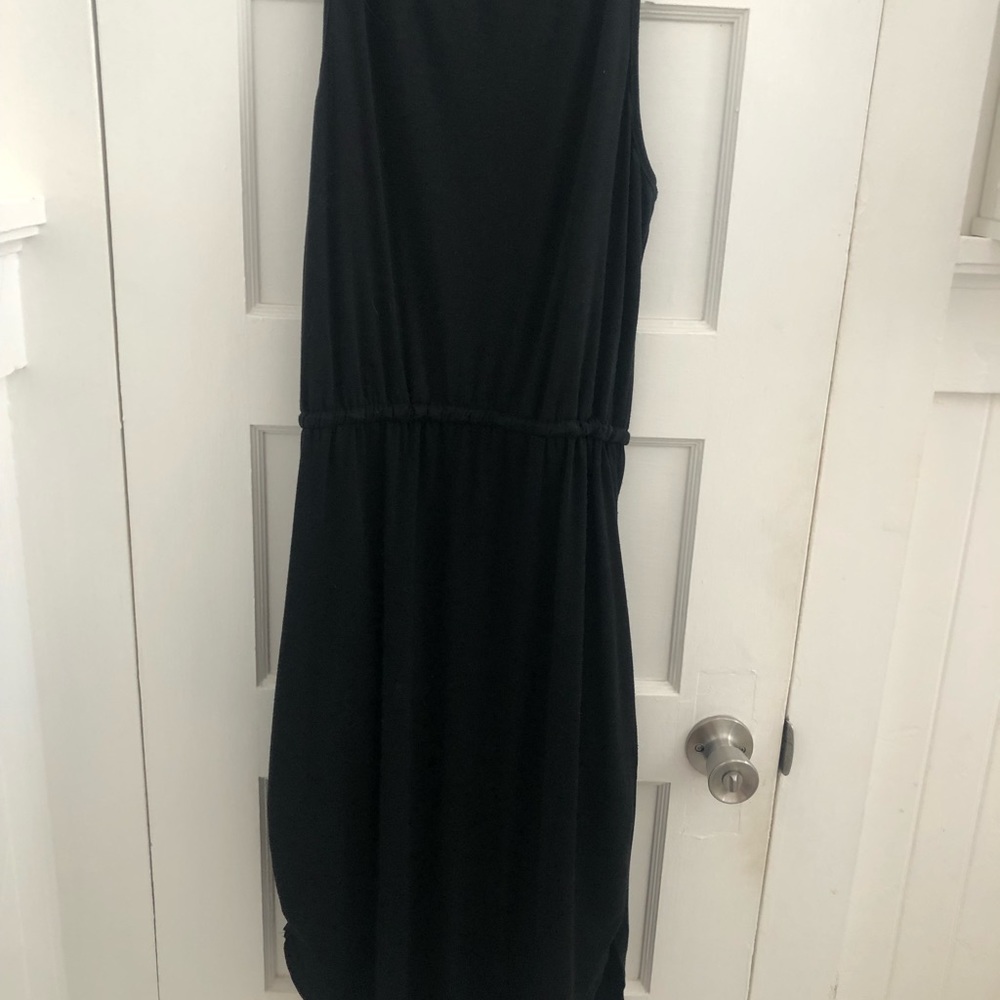Longwu Women’s Casual Black V-neck midi dress